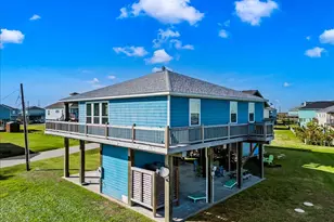 940 Driftwood Dr, Crystal Beach, TX 77650 - Photo 5