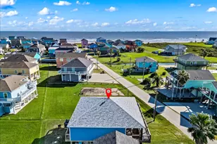 940 Driftwood Dr, Crystal Beach, TX 77650 - Photo 9