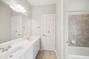 1611 Hill Spring Dr, Sugar Land, TX 77479 - Photo 27