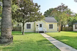 811 10th Ave N, Texas City, TX 77590 - Photo 1