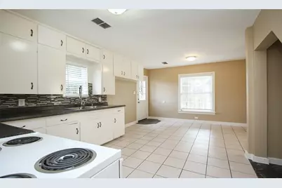 811 10th Avenue N, Texas City, TX 77590 - Photo 15