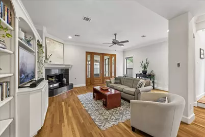1614 Castle Court, Houston, TX 77006 - Photo 5