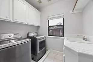 1614 Castle Ct, Houston, TX 77006 - Photo 33