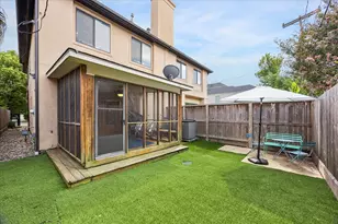1614 Castle Ct, Houston, TX 77006 - Photo 5