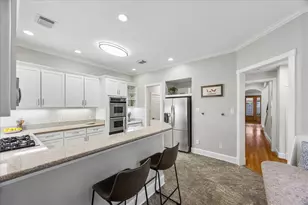 1614 Castle Ct, Houston, TX 77006 - Photo 9