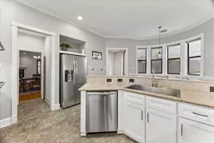 1614 Castle Ct, Houston, TX 77006 - Photo 11