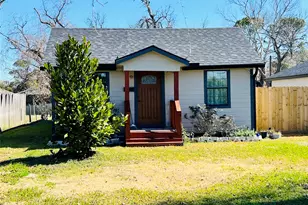 309 Aycock St, Clute, TX 77531 - Photo 1