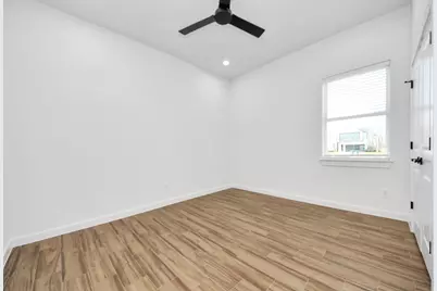 207 Manor Avenue, Arcola, TX 77583 - Photo 5