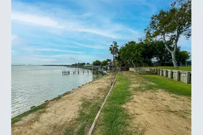 3014 Bay Oaks Harbor Drive, Baytown, TX 77523 - Photo 17