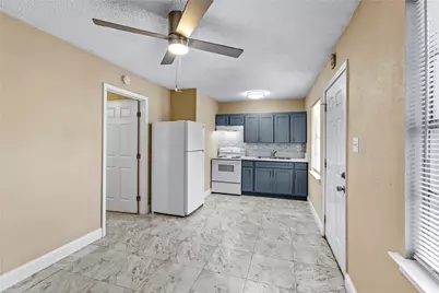 1001 W Lobitt Street, Alvin, TX 77511 - Photo 13