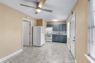 1001 W Lobitt St, Alvin, TX 77511 - Photo 13
