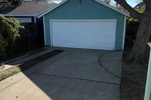 4407 Ave S 1/2, Galveston, TX 77550 - Photo 3