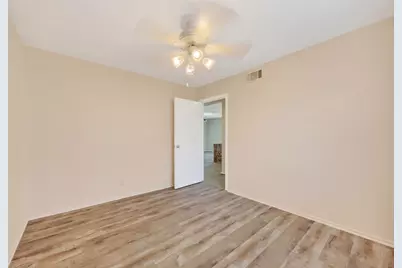 9611 Highmeadow Drive, Houston, TX 77063 - Photo 31