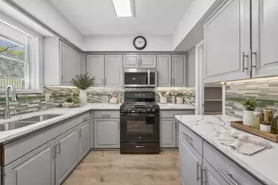 9611 Highmeadow Drive, Houston, TX 77063 - Photo 13