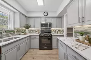 9611 Highmeadow Dr, Houston, TX 77063 - Photo 13