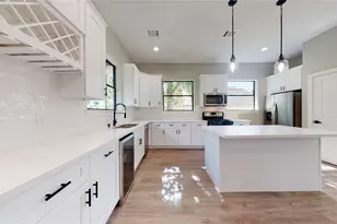 806 E 39th St, Houston, TX 77022 - Photo 11