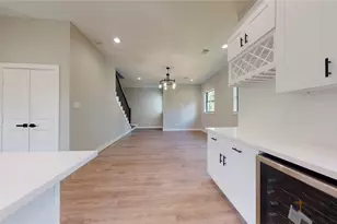806 E 39th St, Houston, TX 77022 - Photo 9