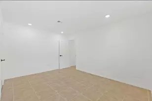 9930 Valley Lake Dr, Houston, TX 77078 - Photo 7
