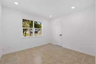 9930 Valley Lake Dr, Houston, TX 77078 - Photo 9