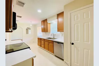 13447 Greenway Drive, Sugar Land, TX 77498 - Photo 11