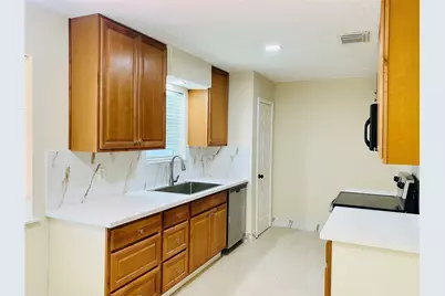 13447 Greenway Drive, Sugar Land, TX 77498 - Photo 9