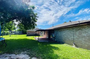 13447 Greenway Dr, Sugar Land, TX 77498 - Photo 27