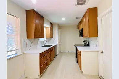 13447 Greenway Drive, Sugar Land, TX 77498 - Photo 7