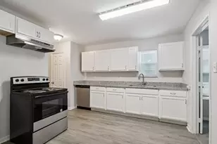 820 Texas St, Liberty, TX 77575 - Photo 3