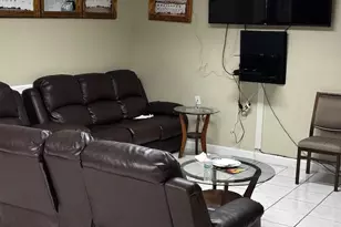 8619 Leawood Blvd, Houston, TX 77099 - Photo 7