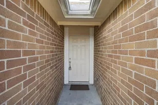 8815 Lyndonnille Falls Ln, Houston, TX 77078 - Photo 3