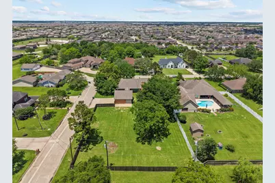 616 Westwood Circle, La Marque, TX 77568 - Photo 7