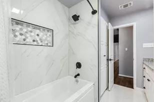 128 Catalpa St, Lake Jackson, TX 77566 - Photo 35