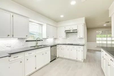 128 Catalpa Street, Lake Jackson, TX 77566 - Photo 17