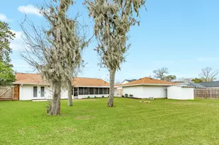 128 Catalpa St, Lake Jackson, TX 77566 - Photo 25