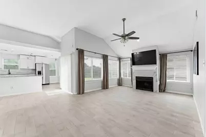 7810 Poitiers Drive, Houston, TX 77071 - Photo 5