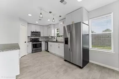 7810 Poitiers Drive, Houston, TX 77071 - Photo 11