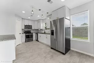 7810 Poitiers Dr, Houston, TX 77071 - Photo 11