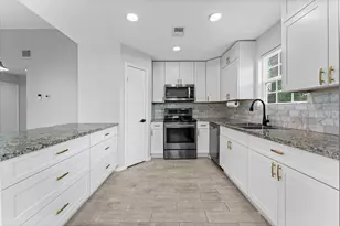 7810 Poitiers Dr, Houston, TX 77071 - Photo 9