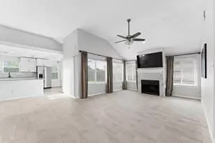 7810 Poitiers Dr, Houston, TX 77071 - Photo 5