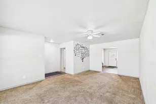 302 Sycamore Dr, Hitchcock, TX 77563 - Photo 5