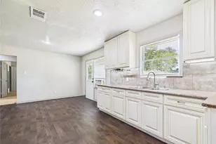 302 Sycamore Dr, Hitchcock, TX 77563 - Photo 15
