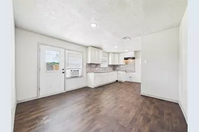 302 Sycamore Drive, Hitchcock, TX 77563 - Photo 11