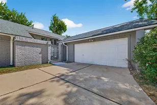 5054 Pine Cliff Dr, Houston, TX 77084 - Photo 3