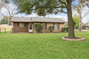 431 Hummingbird Ln, Houston, TX 77060 - Photo 1
