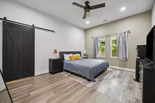 122 E 33rd St, Houston, TX 77018 - Photo 9
