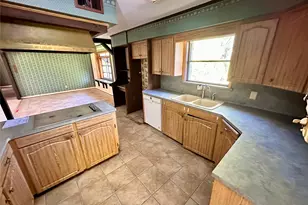 300 Holly Dr, Baytown, TX 77520 - Photo 11