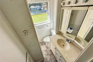 300 Holly Dr, Baytown, TX 77520 - Photo 23