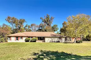 300 Holly Dr, Baytown, TX 77520 - Photo 1