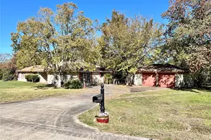 300 Holly Dr, Baytown, TX 77520 - Photo 3