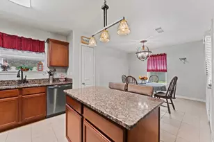 405 Hawks View Dr, Texas City, TX 77568 - Photo 7